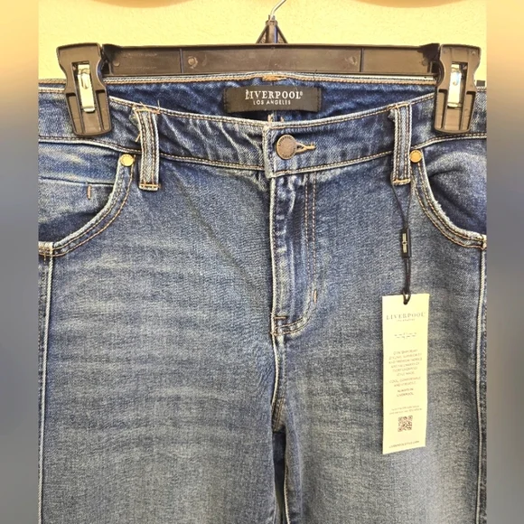 NWT Liverpool Ladies Hannah Flare Wide Medium Wash Denim Jeans - Picture 6 of 10